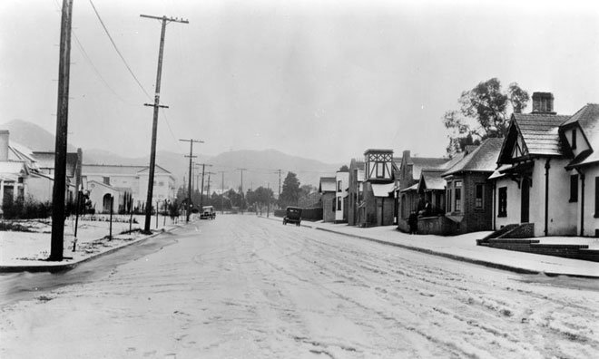 Heaviest snowfall in Los Angeles.
On January 10 and 11, 1949, the most intense blanket of snow hit Los Angeles…… coming in at .3 inches near the center of the city. This ‘blizzard’ brough Los Angeles to a brief halt as they weren’t exactly equipped to deal with it.