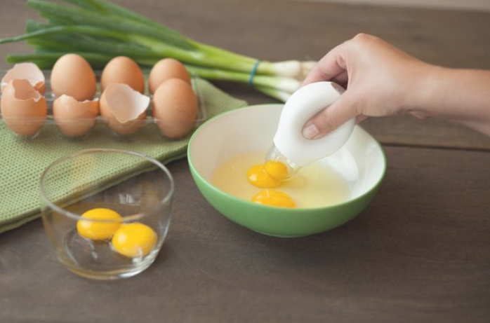 Separating yolks from egg whites can be a sticky mess, but not with this yolk extractor!