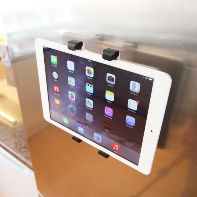 Follow a recipe on your iPad without getting the device messy with this fridge clip.