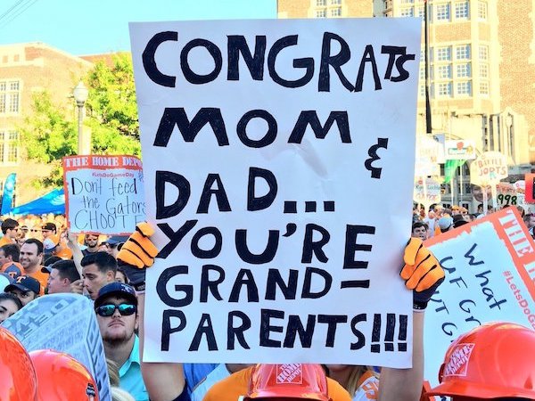 Funny College GameDay signs are back