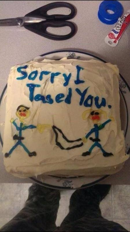 This week the Internet was shocked by the insane story of a Florida police officer who tried to make nice with a woman he tased by sending her a cake with the words; “Sorry I Tased You.”