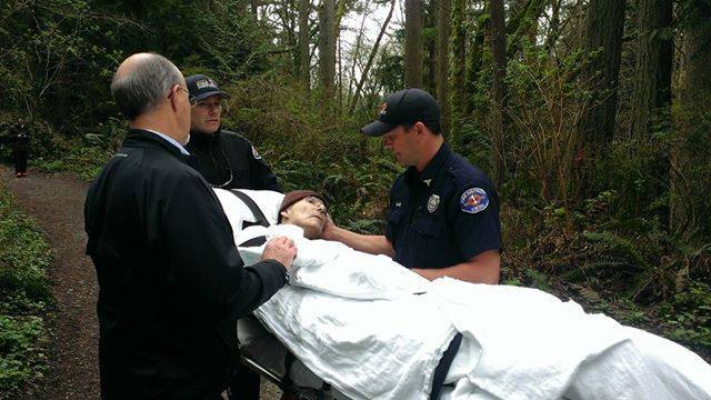 Dying forest ranger wanted to see the outdoors one last time, so the firefighters wheeled him through the forest.  Ed, a patient at Washington’s Evergreen Health Hospice, had not been outside for several years
He shared with hospice chaplain Curt Huber his dying wish to go outdoors. Curt made that a reality
In March 2014, Huber reached out to Snohomish County Fire District, whose staff was happy to transport Ed to Meadowdale Beach Park in Edmonds.
Ed was visibly delighted, with North Team Program Manager Diane Fiumara saying there is no greater reward than caring for the dying.
