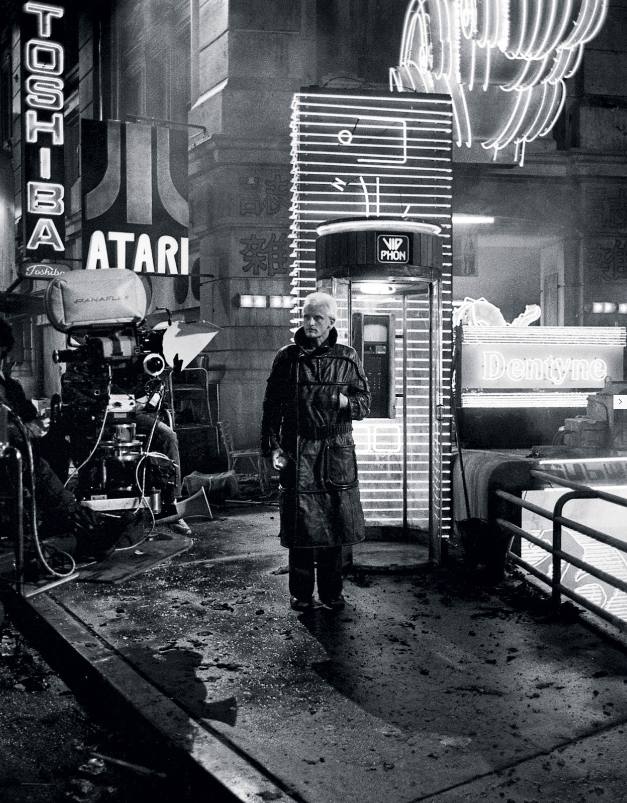 Rutger Hauer filming “Blade Runner”