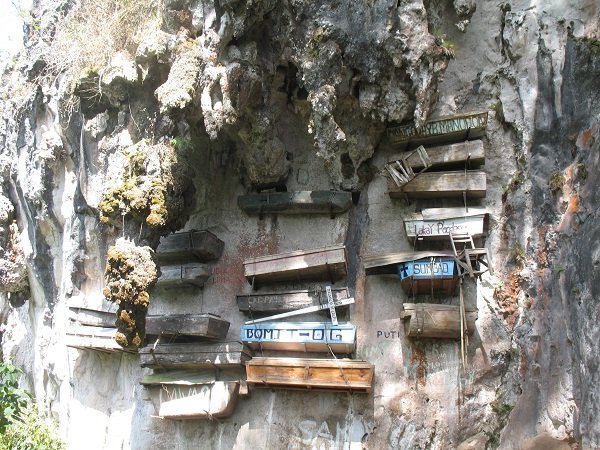 Hanging Coffins of Sagada Mountain Province.
Sagada, Philippines, is home to the infamous hanging coffins of the Igorot tribe. This tribe has been burying their dead this way for years. They do this because they believe that it brings the dead closer to their ancestral spirits.