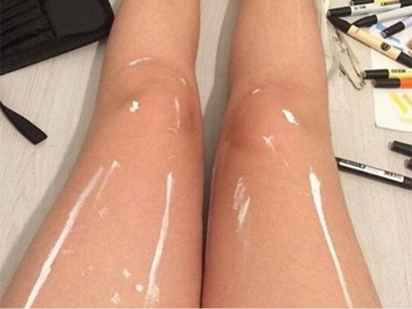 A girl named Bree Tweeted an image of a pair of bare legs that at a glance seem to be incredibly shiny, as if they were covered in cling wrap or something similar.
But once the truth is revealed, you wont be able to unsee the reality. And the internet has clearly been baffled at the discovery, because the image has since been retweeted over 5,000 times.
Can you figure out what’s going on here?