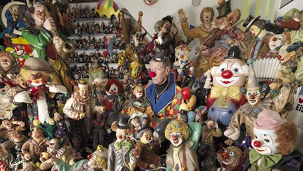 World’s Largest collection of Clown-Related Items.
Also known as the world’s largest collection of ‘nope’, this clown-related assemblage is the largest in the world. Ortrud Kastaun began collecting clowns nearly 25 years ago, and has amassed 2,053 total items of memorabilia.