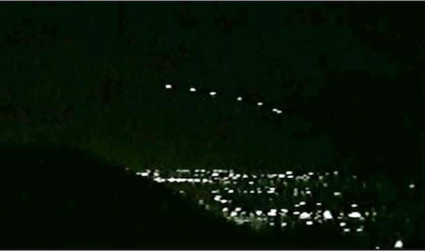 The Phoenix Lights.
Phoenix in 1997 was a happening place, with mysterious lights that floated over the state. In one event there was a triangular formation of lights that passed over the entirety of the state, while in a separate incident, stationary lights just floated in the sky. Experts have tried to explain it as weather phenomena or a trick of light refracting onto the clouds, but none of those ‘explanations’ hold any real weight. It’s still a mystery.