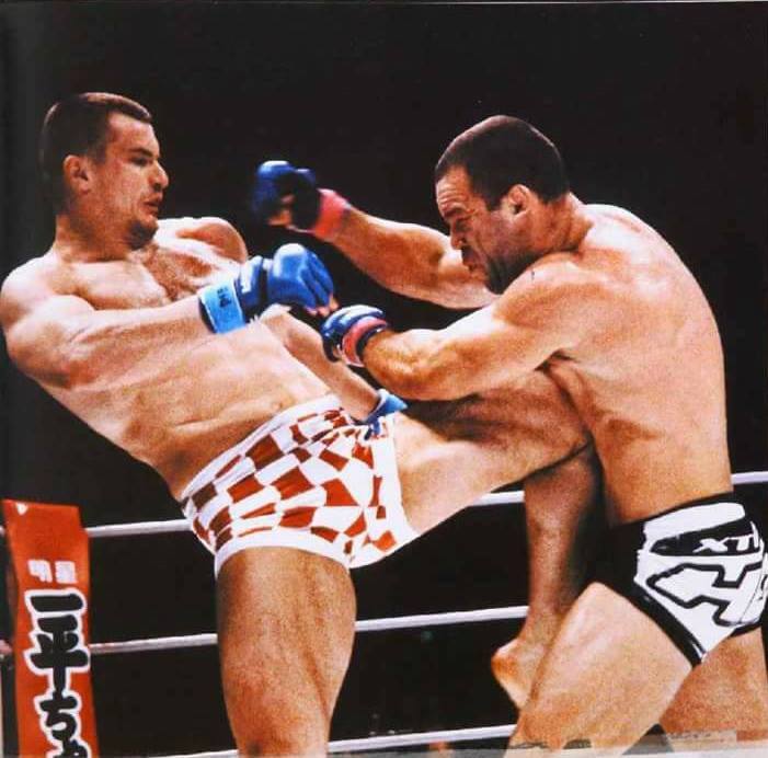 Cro Cop delivers a knee straight to The Axe Murderer’s sternum