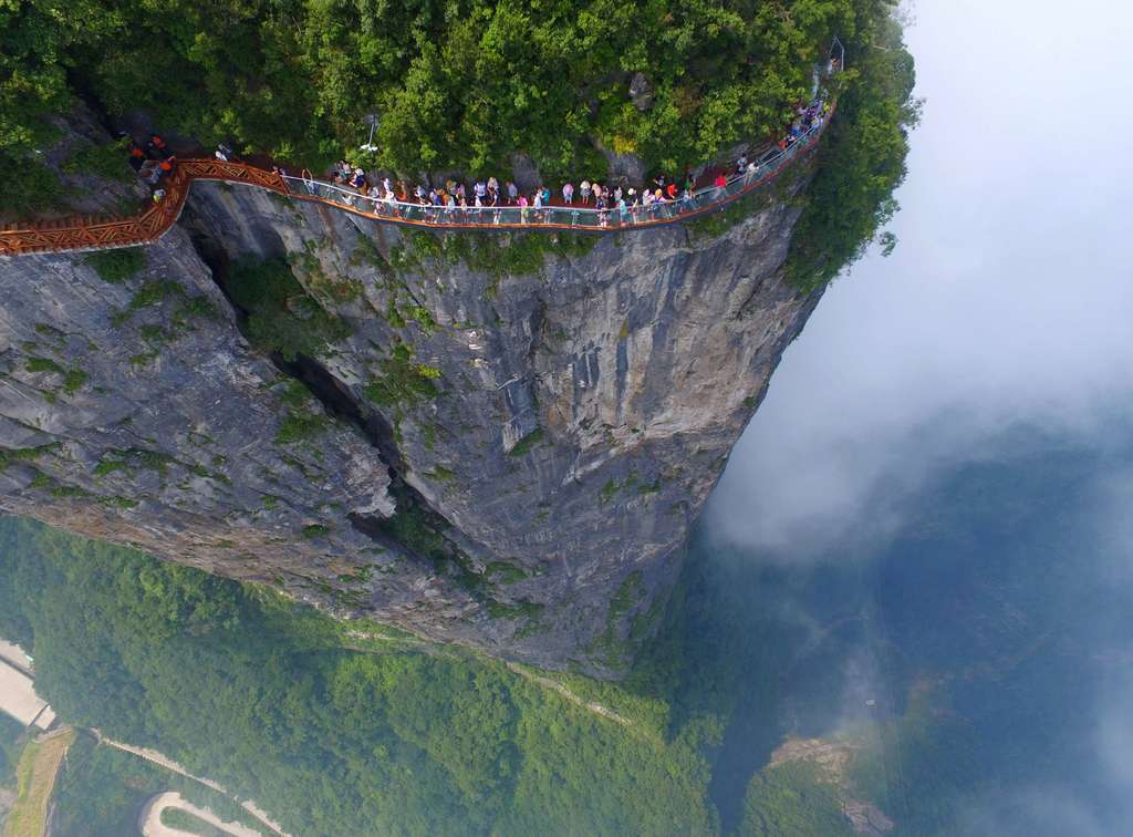 The Coiling Dragon Cliff Skywalk