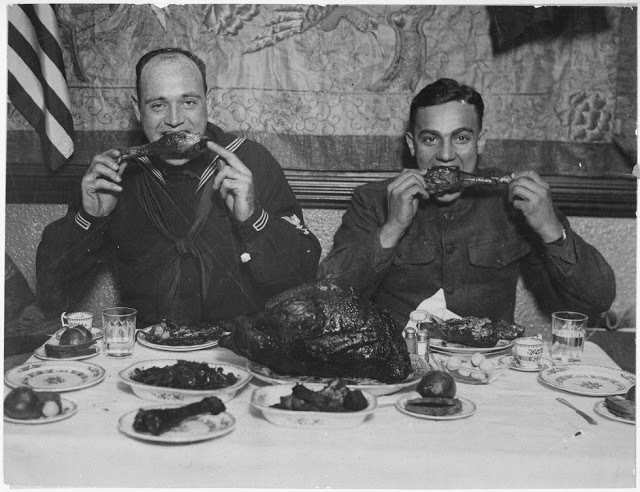 New York City had a Thanksgiving dinner for service men in 1918.