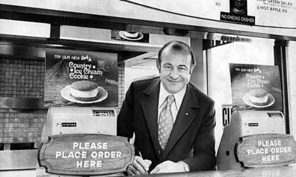 CARL’S JR.
Founder Carl Karcher is the name behind Carl’s Jr. and he and his wife, Margaret, opened a drive-in BBQ called ‘Carl’s’ after finding success in hotdog carts of all things. It was in 1956 that Karcher opened two smaller restaurants and he called them Carl’s Jr. because of their size. Clever…very clever.