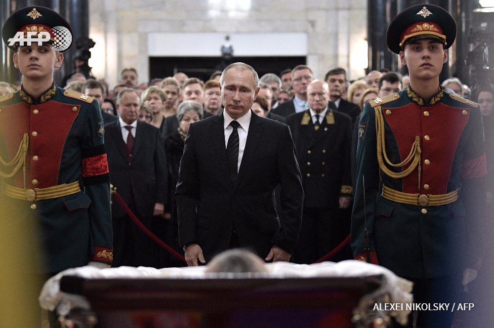 Vladimir Putin staring at the embassador’s corpse