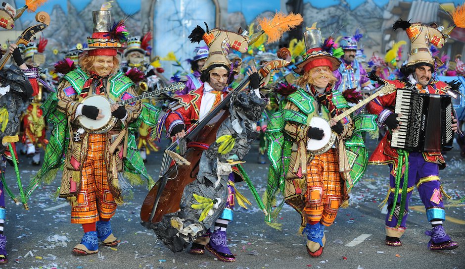 At the Mummers Parade in Philadelphia, 10,000 participants march through the city and perform in elaborate costumes.