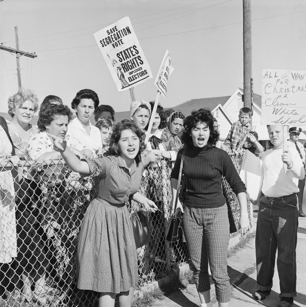 “All I Want For Christmas Is A Clean White School” – Segregationists protest the attendance of 6-year-old Ruby Bridges outside William Frantz Elementary School in New Orleans, 1960
