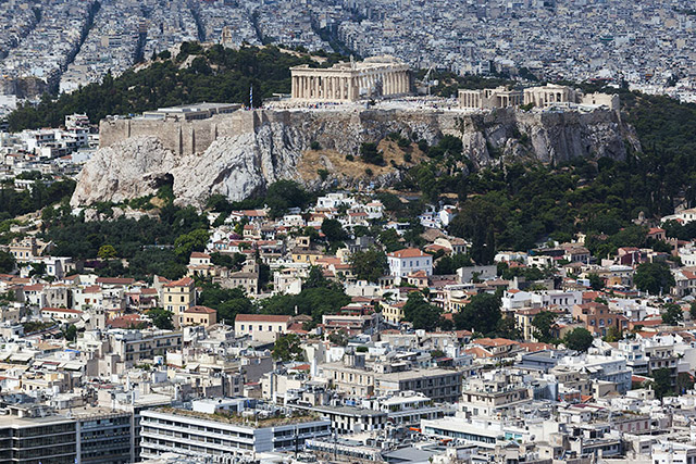 22 Famous Landmarks Zoomed Out To Show Their Surroundings