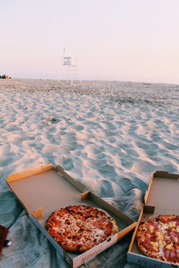 pizza on the beach - No