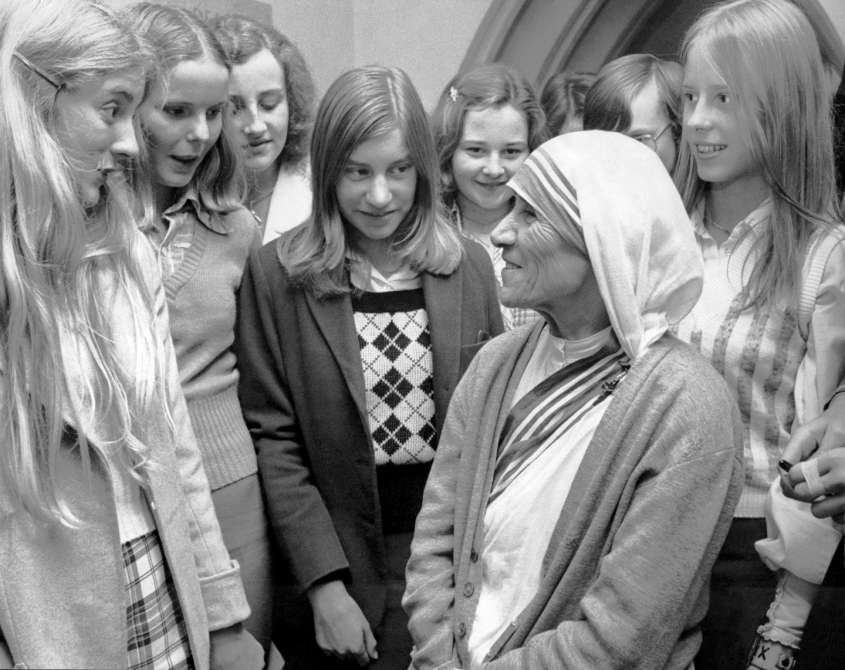 Mother Teresa speaking with some college girls, 1973