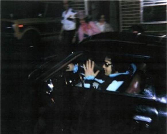 Elvis Presley.
The last known photo of Elvis pulling into Graceland with Ginger Alden, after visiting the dentist just 4 days before his death on August 16, 1977. He passed away from a suspected overdose of prescription drugs.