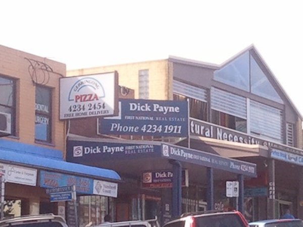 commercial building - Lpizza 4234 2454 Dick Payne Tiomedlery Stational Real Estat Phone 4234 1911 was Nece Dick Payne er en Dick Dick P