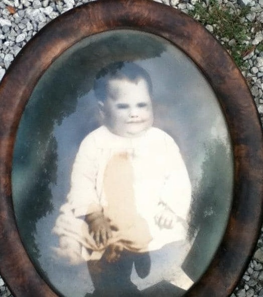 Baby Photo - Not sure if that kid is possessed or what, but you have to admit that is a creepy baby photo.