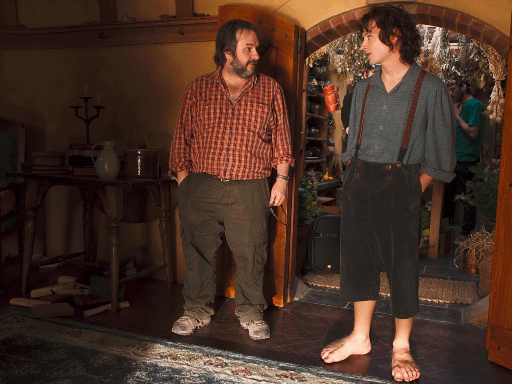 After sweeping the 2004 Oscars, Peter Jackson & Elijah Wood skipped all official celebrations in favour of attending a LOTR fan party.

“I just want to have fun with all the fans here who have been so supportive, we love our fans and they are one of the reasons why we’ve tried to make these films so good.”
The Return of the King’s haul of 11 statuettes equalled the totals won by Ben Hur in 1960 and Titanic in 1998. But those two films did not win every award for which they were nominated