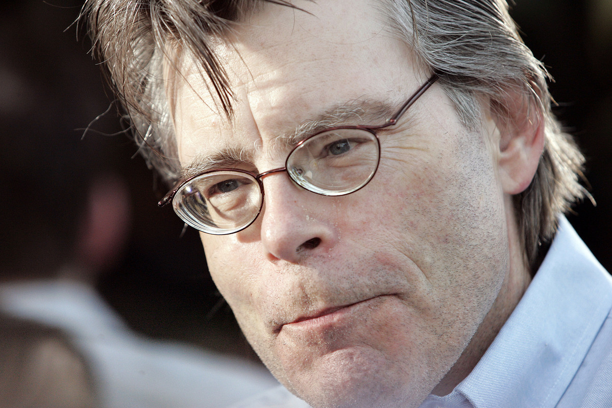 Stephen King’s formula on writing is “Read and write four to six hours a day. If you cannot find the time for that, you can’t expect to become a good writer.” He sets out each day with a quota of 2000 words and will not stop writing until it is met.
