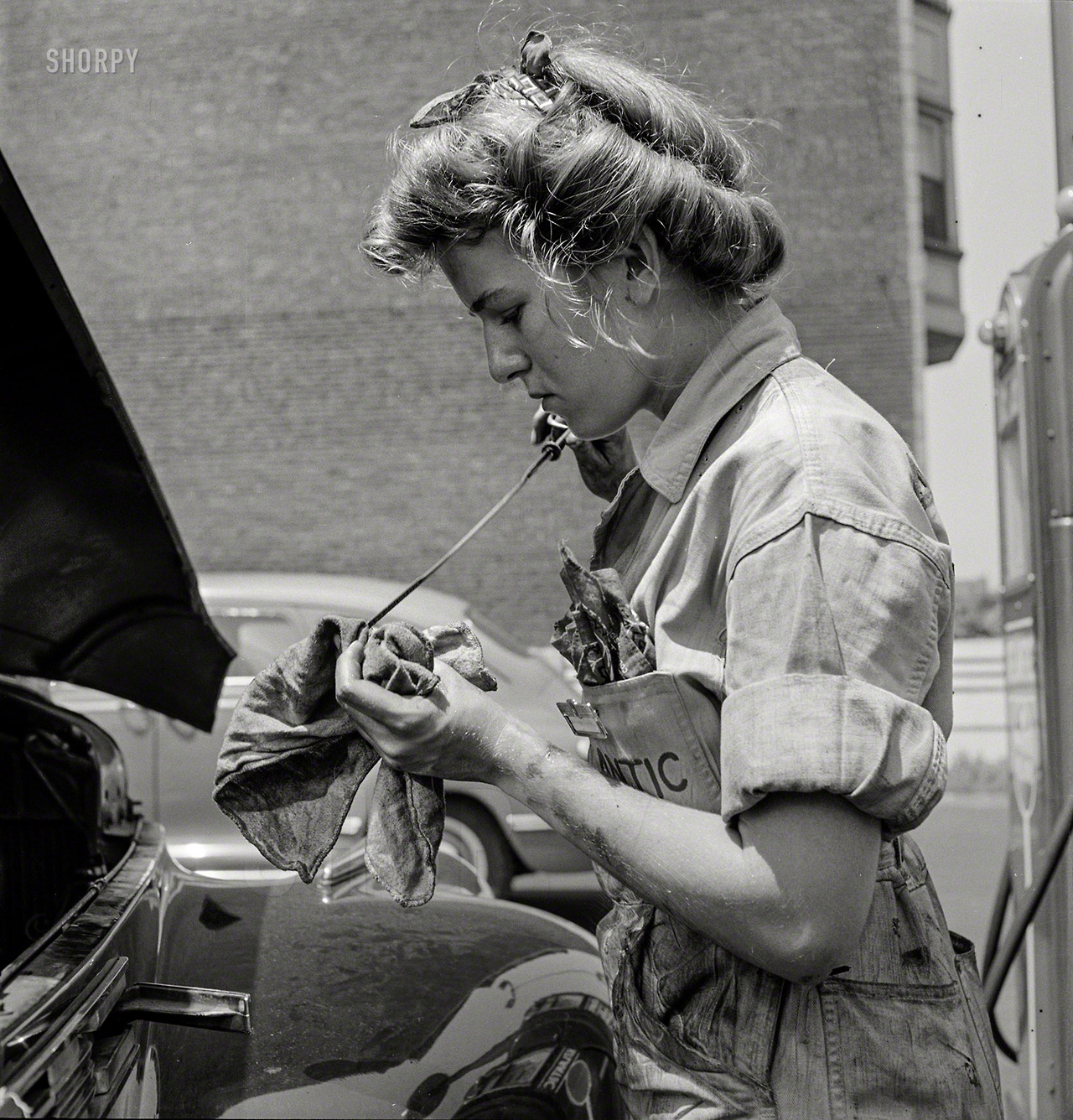 Natalie O’Donald, service-station attendant at the Atlantic Refining Company garages, 1943