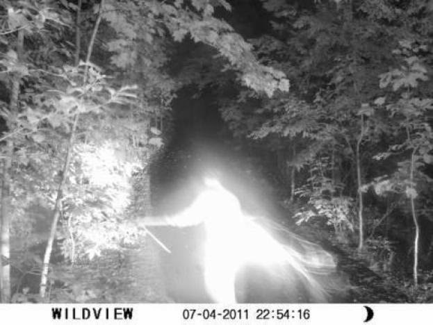 Netizens claim that a Georgia man saw a series of strange lights moving around his property at night.
At first, the man thought someone was trespassing, so he set up trail cams around his property and wound up capturing images of bright glowing things. One of them even looked like it has something protruding from its back and it was also holding a wand like a fairy. But some think it might have been a ghost or an angel.
