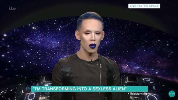 Live Outer Space itu "I'M Transforming Into A Sexless Alien" This Morning