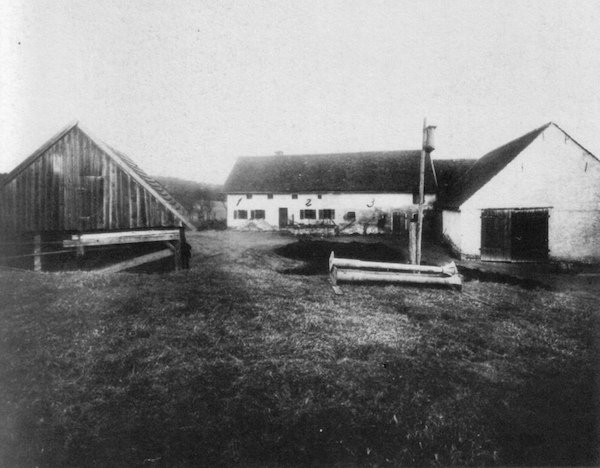 The Hinterkaifeck Unsolved Murder.
Usually it’s the unsolved murders that are great inspiration for TV show plots, but this one takes the cake. In 1922, a German family was found murdered with their maid and no one knows how or why.
Days before the crime, the dad asked his neighbours if they knew why there was one set of footprints in the snow leading to his house. He then claimed that he heard footsteps in the attic and that a set of keys were missing. Finally, the maid that was killed was on her first day with the family, as the previous maid had quit on account of her believing the farm was haunted.
Even more eerie, is that while the evidence suggests that there might have been someone hiding there before the murder, there was stronger evidence that the perpetrator had actually stayed on the farm for a few days after killing the family. Then he disappeared. The murder remains unsolved.