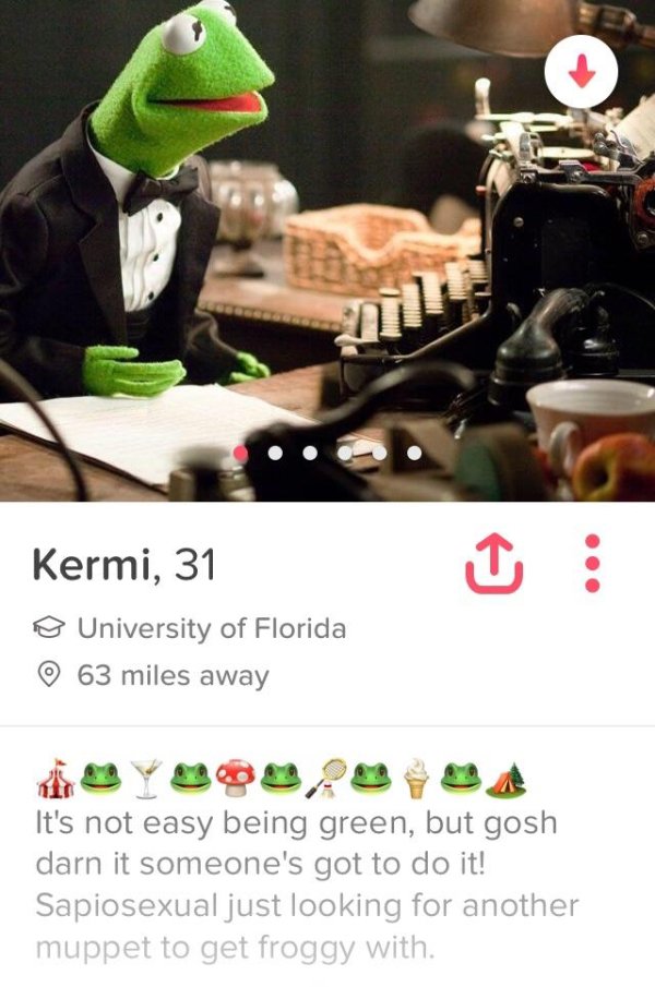 30 Tinder profiles that will make you do a double take
