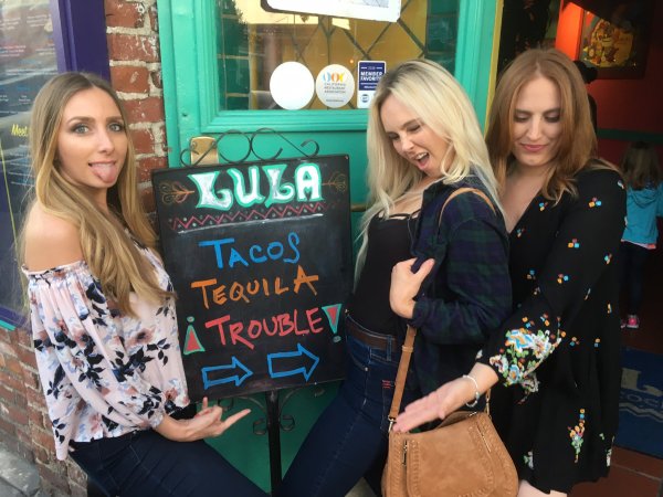 girl - Zula Tacos Tequila ei Troublet
