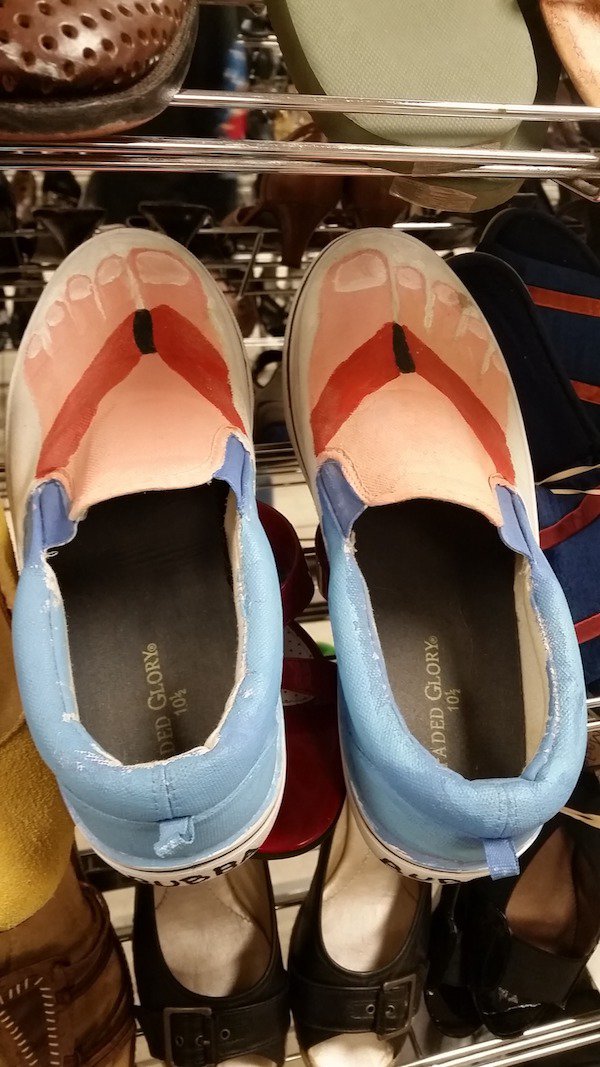 Shoes that look like you are wearing just flip-flops
