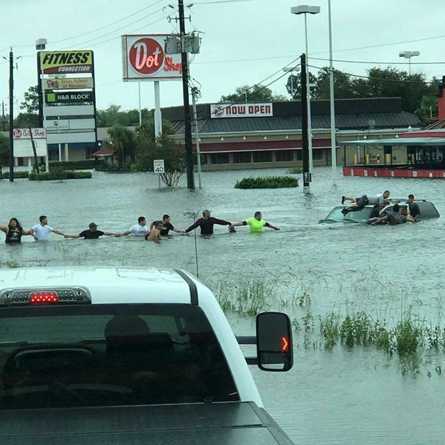 Awesome pic of people making human chain to rescue someone.