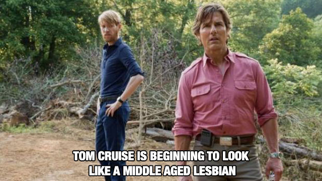 american made - Tom Cruise Is Beginning To Look A Middle Aged Lesbian