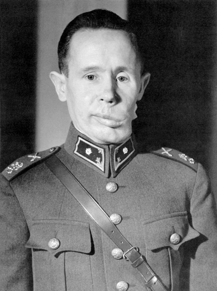 “White Death” – Simo “Simuna” Häyhä – with visible damage to his left cheek, after his 1940 wound