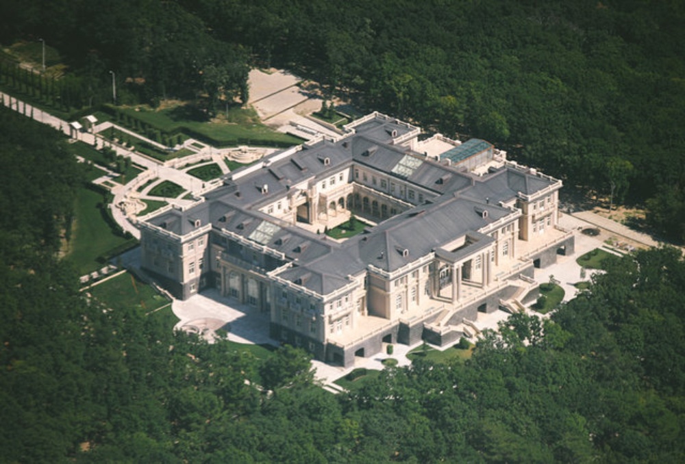 Putin’s enormous palace in Southern Russia