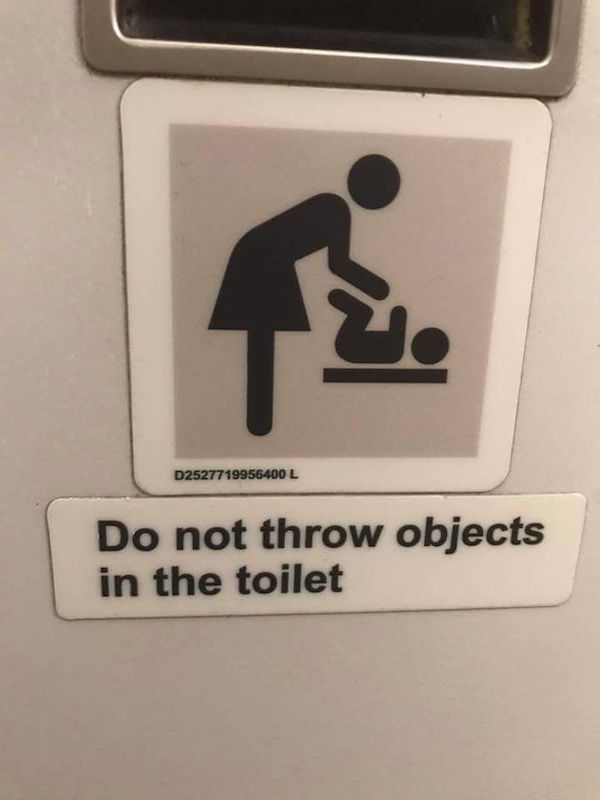 fail baby changing - D2527719956400 L Do not throw objects in the toilet