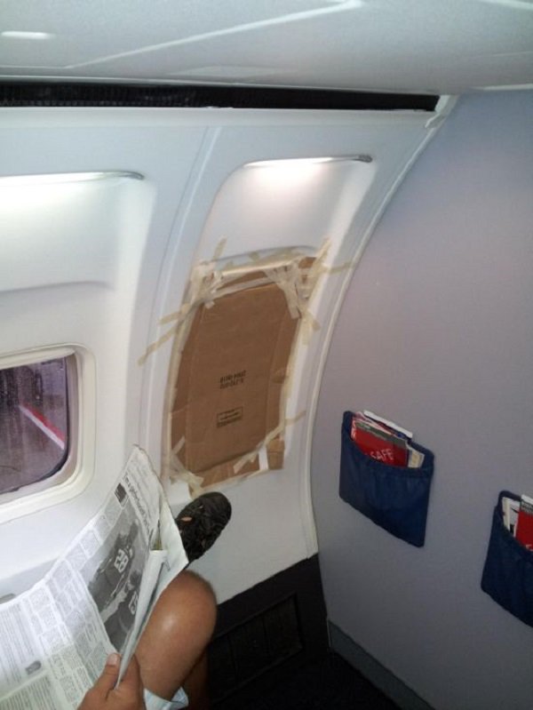 25 strange things in airplanes