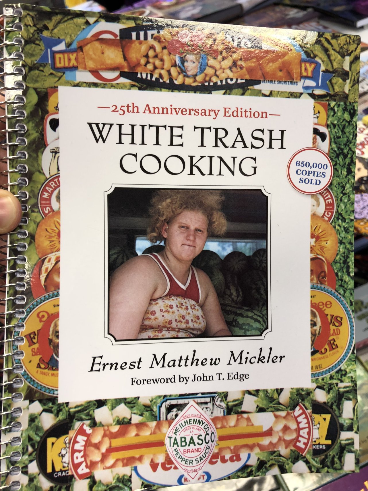 thrift store White Trash Cooking - 25th Anniversary Edition White Trash Cooking 650,000 Copies Sold ucun Uu Dodolog Ernest Matthew Mickler Foreword by John T. Edge Whenna Tabasco