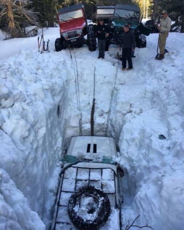 jeep stuck in snow