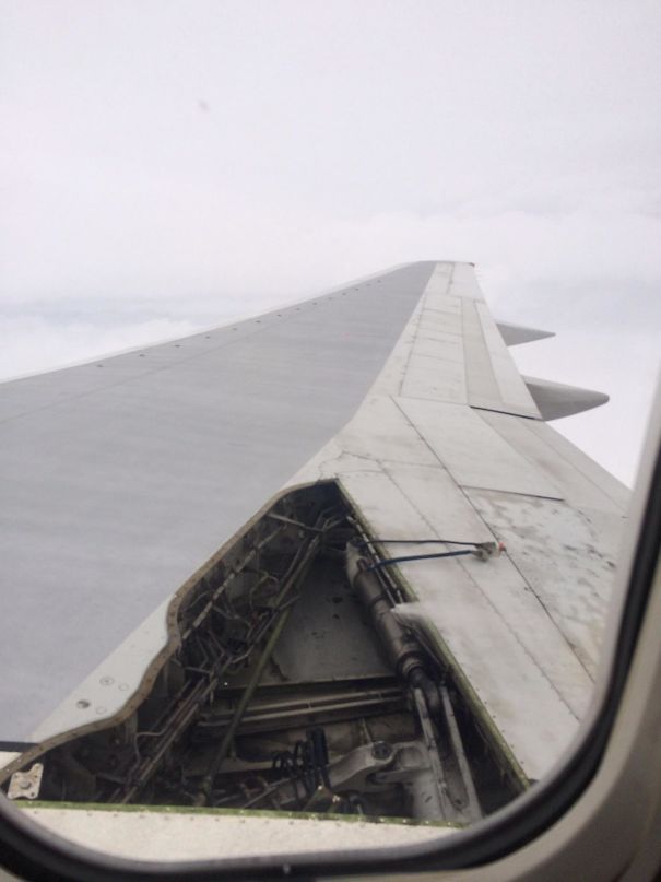 plane wing falls off