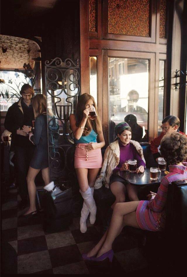 London Pub, 1967