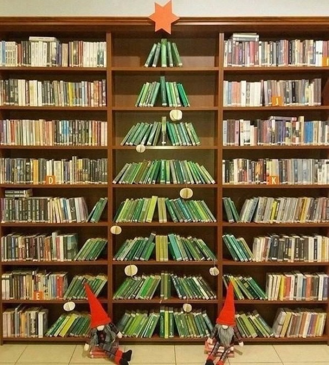 christmas tree at a public library