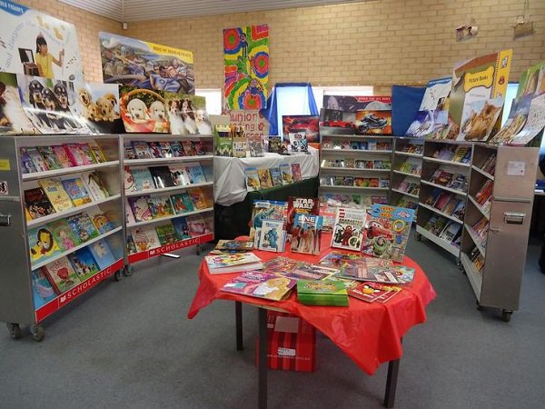 scholastic book fair in school - 1 Na Schoe Scholastic