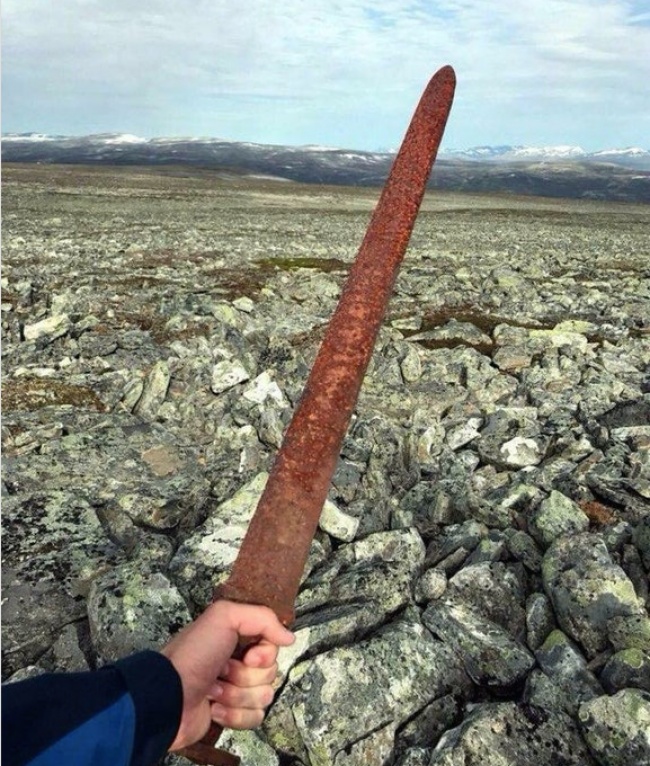 A Viking sword had been found at high altitude in Norway. It’s at least 1,100 years old!