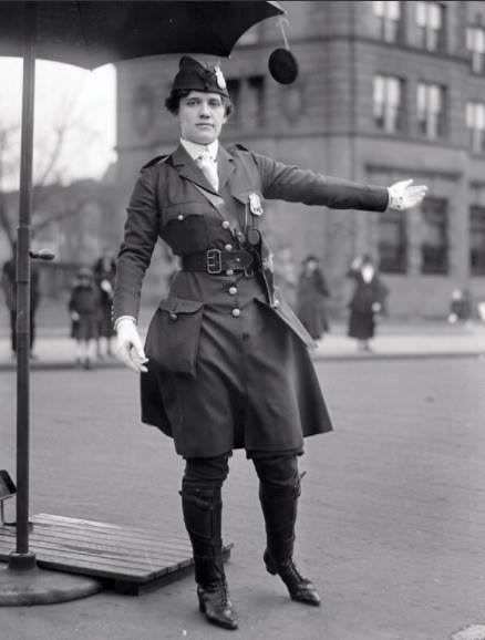 Leola N. King, America's first female traffic cop, Washington D.C, 1918.