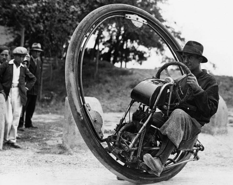 Motorwheel presented by a swiss engineer in Arles, France, in 1931.