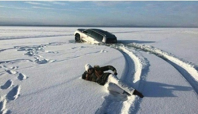 Do you want to surprise your husband? Take a beautiful picture with his sinking car!