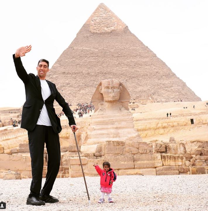 Tallest living man and shortest living woman